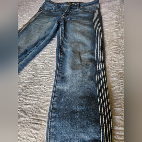 Womens American Eagle Jeans Size 4 Short Strips on Leg - Picture 10 of 13